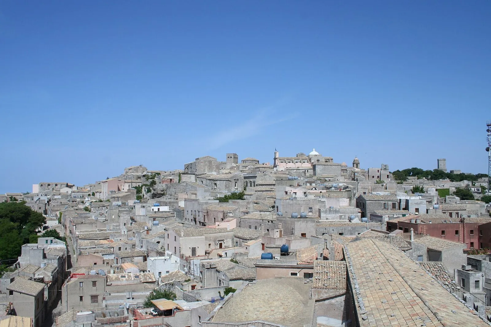 I tetti di Erice, una delle mete raggiungibili in giornata dalla struttura