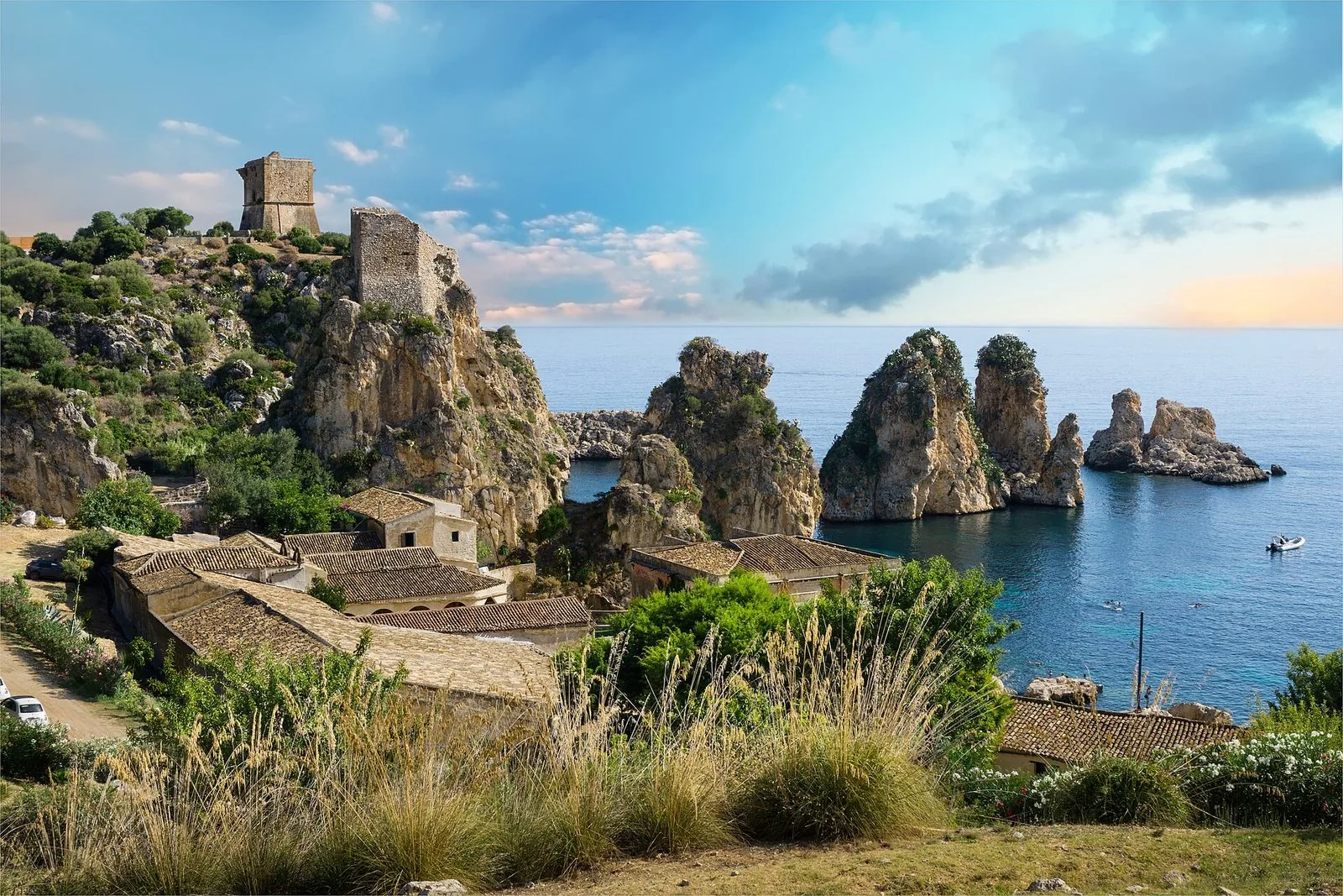 La tonnara e i faraglioni di Scopello sulla costa del Golfo di Castellammare